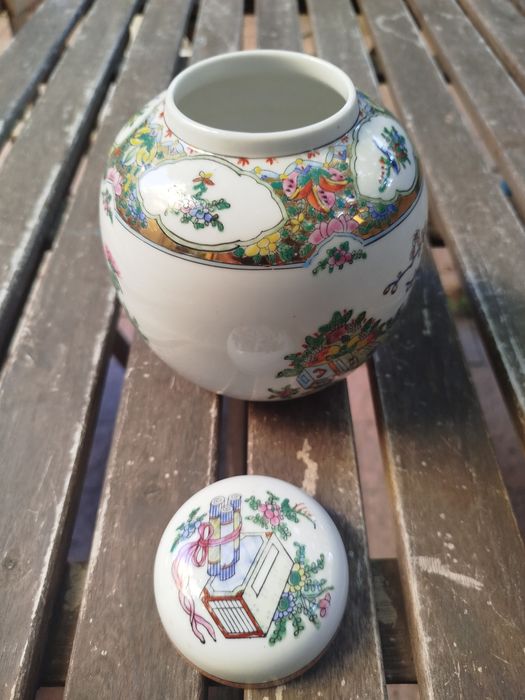 Bol cu capac porțelan pictat China