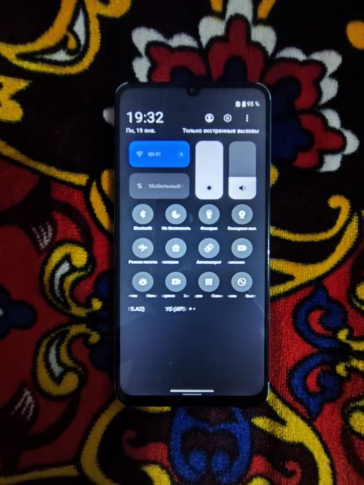 Срочно продам смартфон Realmi not 50