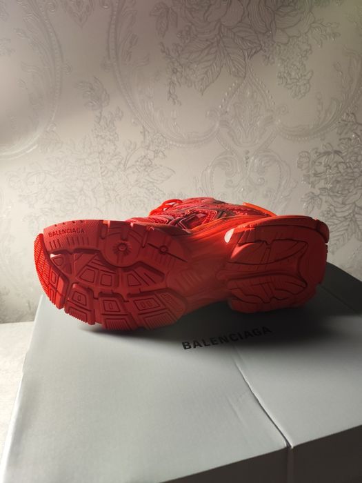 Balenciaga runner red