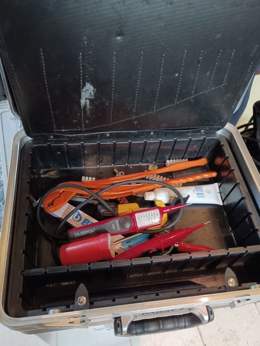 Куфар за електричари parat