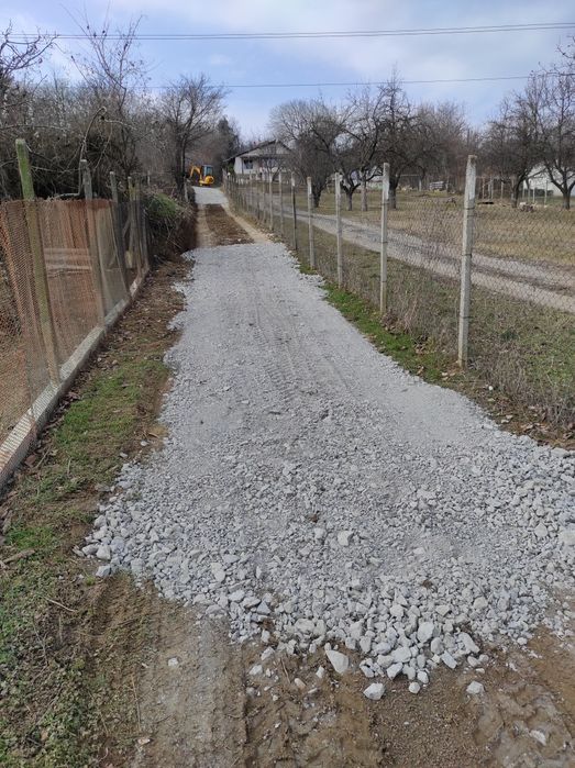 Услуга с мини багер 3т дренажи ями основи изкореняване на дървета