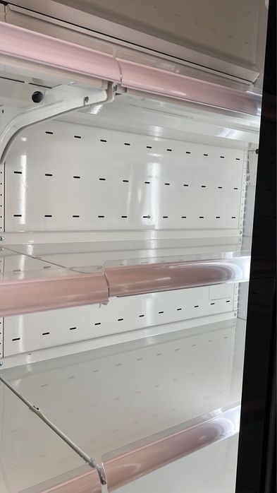 Vitrina/ raft frigotofic cu perdea de aer