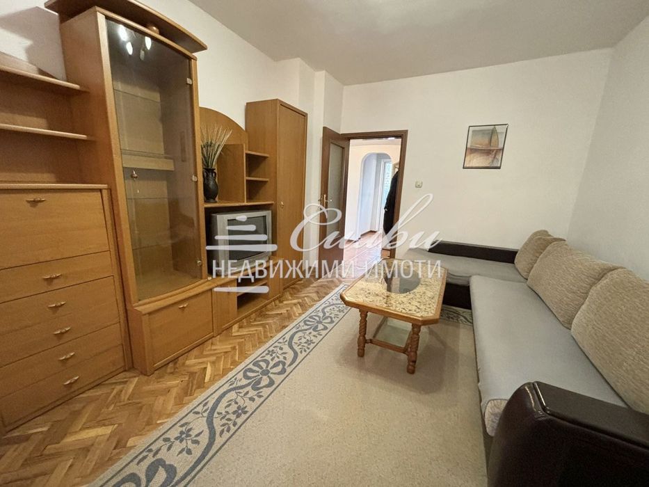 Дава се под наем Тристаен апартамент в Шумен, Център - 70 кв.м за 357 € - Снимка #1