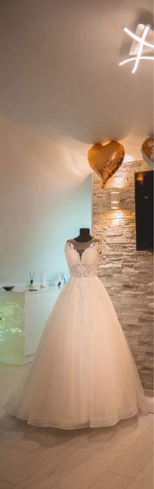 Vand rochie de mireasa cadou crinolina si voal !