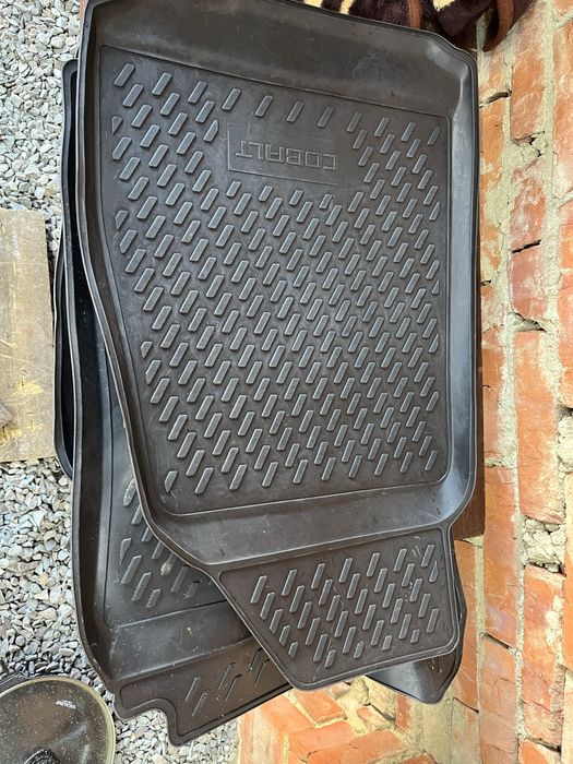 Продам коврики резиновые.