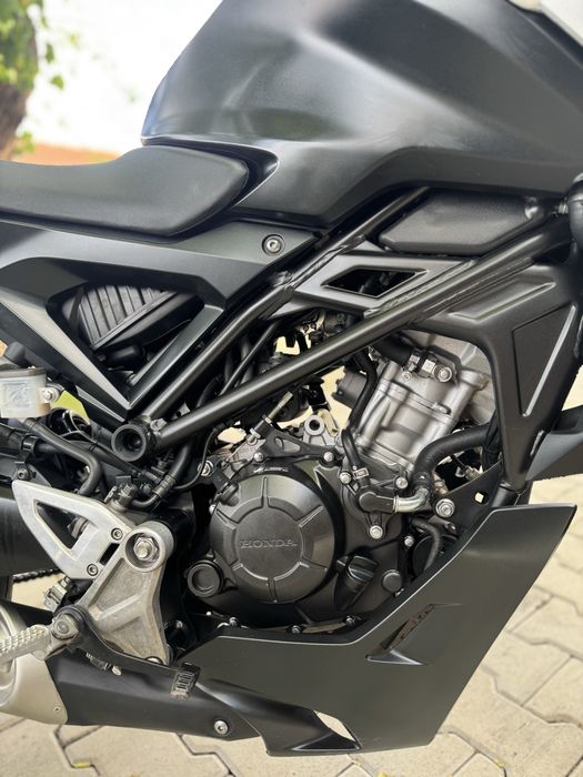 Honda cb125r Neo Sports Café ireprosabil A1