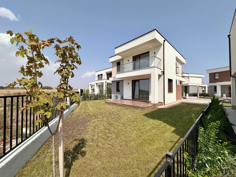 Продава се Къща в Поморие - 142 кв.м за 1901 €/кв.м - Снимка #2