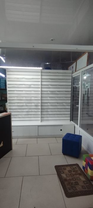 Продам три  ветрины использовались для детской обуви.