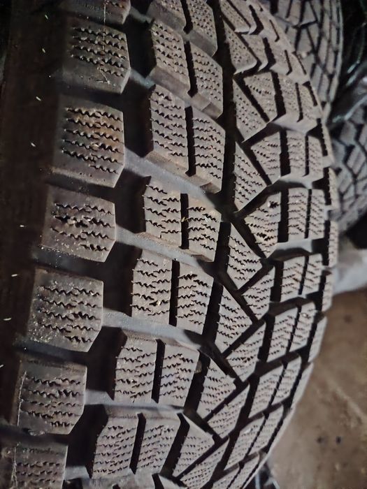 Продам комплект шин на кроссоверр