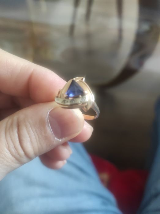 Золотое кольцо с брилиантом