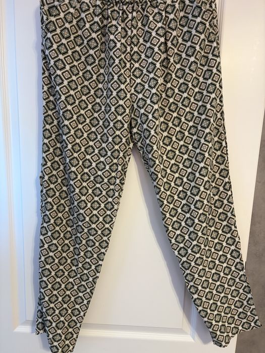 Pantaloni cu imprimeu geometric – marime M L