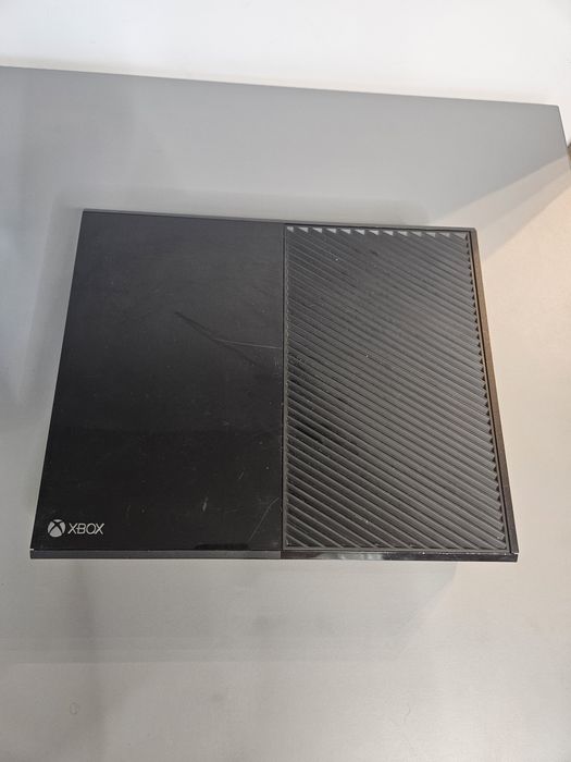 Xbox One 500GB + 3 jocuri