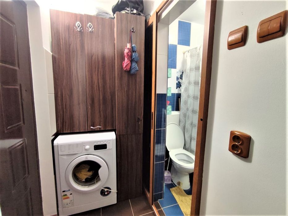 Inchiriez garsoniera M21.