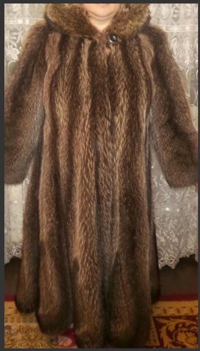 Шуба из меха енота