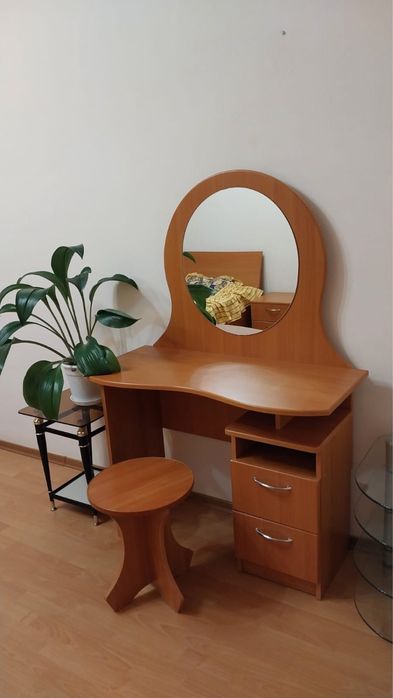 Продам Спальный Гарнитур