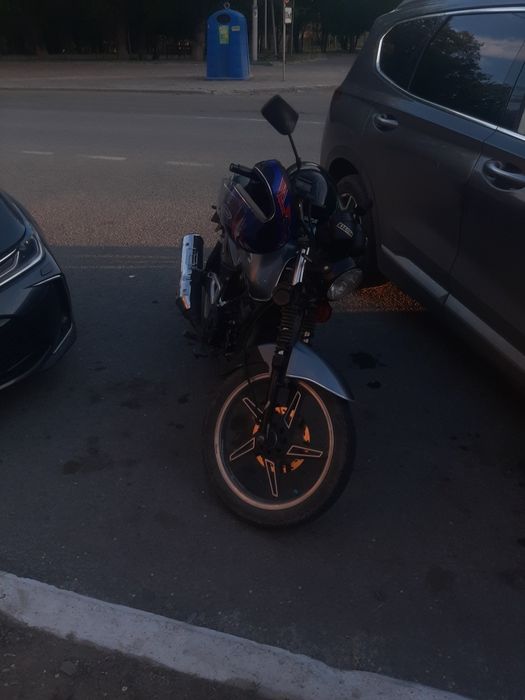 Мотоцикл рейсер.