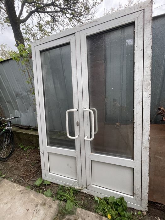 Алюминиевая двухстворчатая дверь 146×213×6,5 см