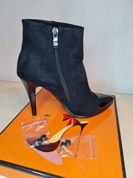 Botine cu aplicații din lac