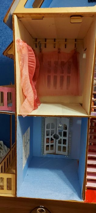 Кукольный домик .