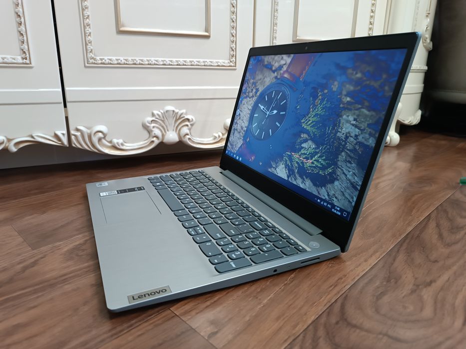 Ноутбук LENOVO i3-10thGen + Сумка.