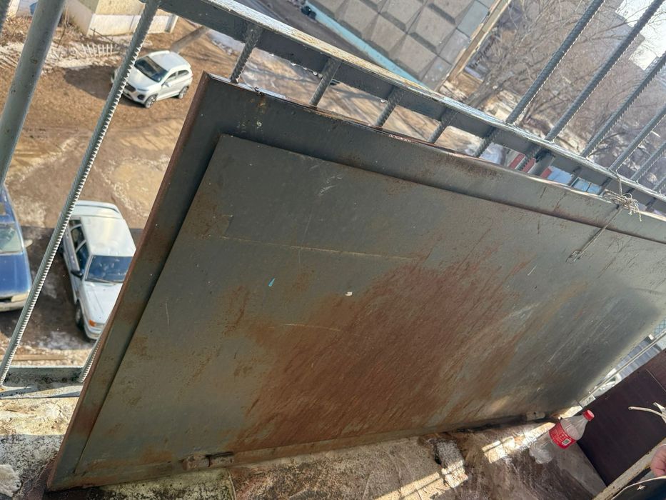 Продаётся железная входная дверь. Самовывоз