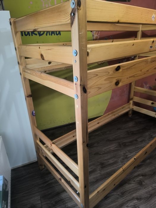 Двуетажно легло с 2бр матраци