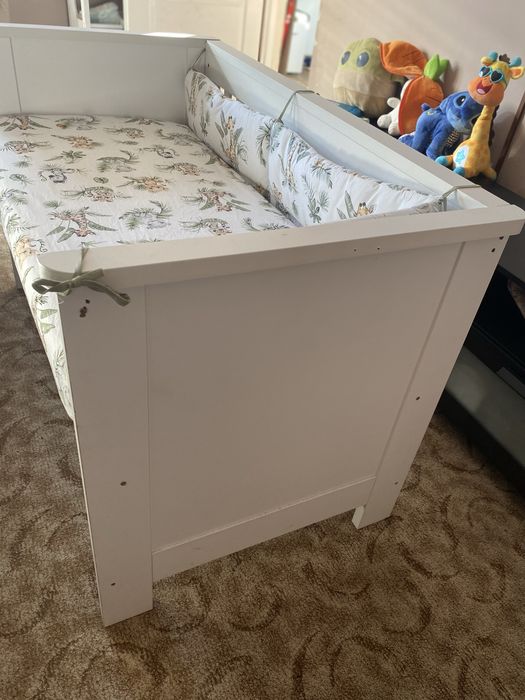 Patut bebe cu urme de uzura