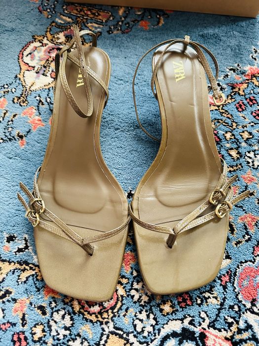 Sandale din piele, Zara