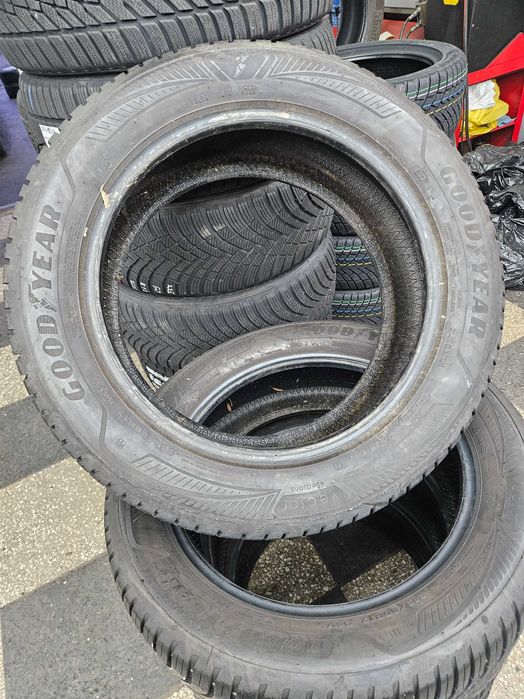 4бр 215/55/17 GOODYEAR 7мм грайфер дот:23г безплатен монтаж