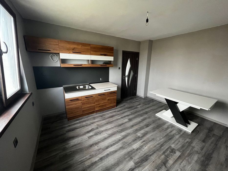 Двуетажна къща с двор в с.Ливада, до Бургас