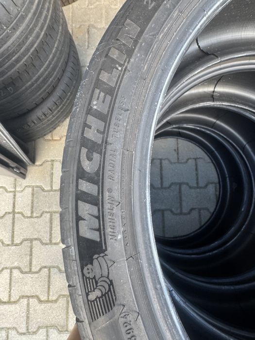 Почти нови летни гуми Michelin Спортпакет 265/35/21 със 295/30/21 DOT2024г