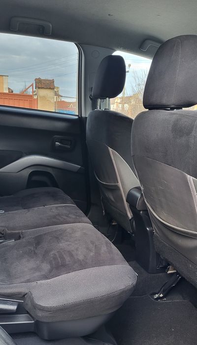Mitsubishi Qutlender 4×4   7 Locuri