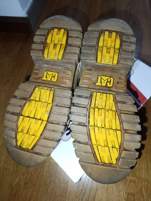 Vând sneakers Caterpillar femei