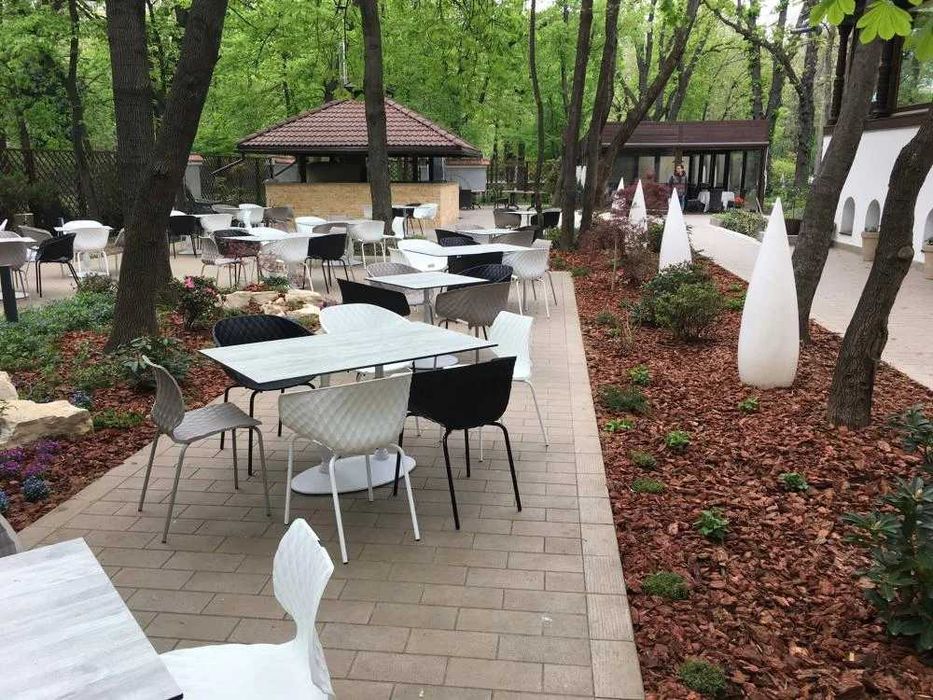 Mese HPL 12mm pentru Terase și Restaurante – Debitarea CNC și Montaj