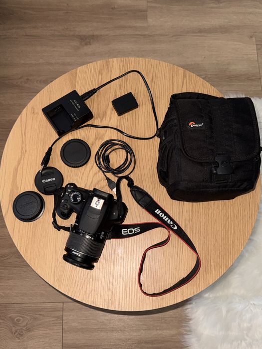 Canon EOS 1200D + obiectiv + accesorii, stare impecabila