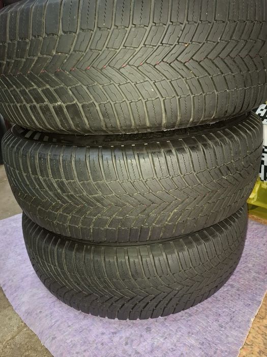 De vinzare 4roti audi q5 cu anvelope Bridgestone  M+S  in stare perfecta  pret, 520€