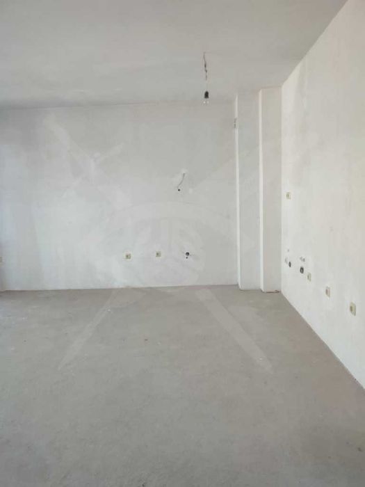 Продава се Тристаен апартамент в Варна, Левски - 86 кв.м за 2547 €/кв.м - Снимка #1