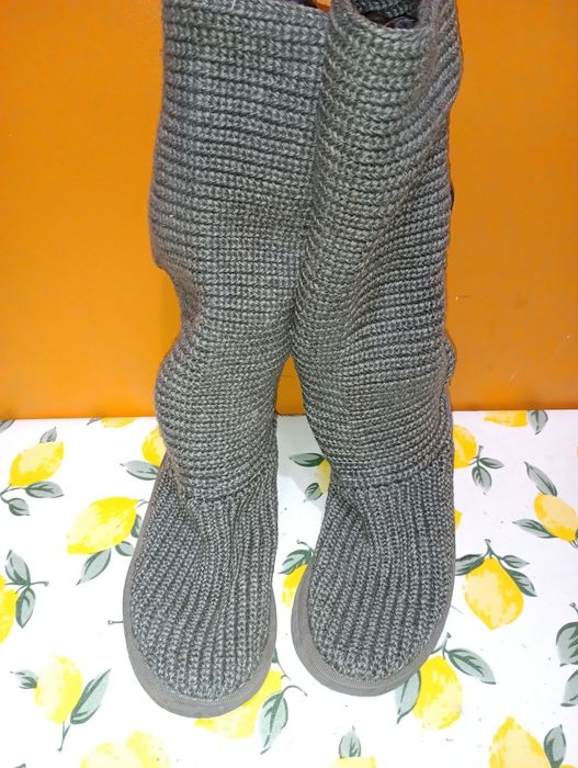 UGG ботуши плетени N 38