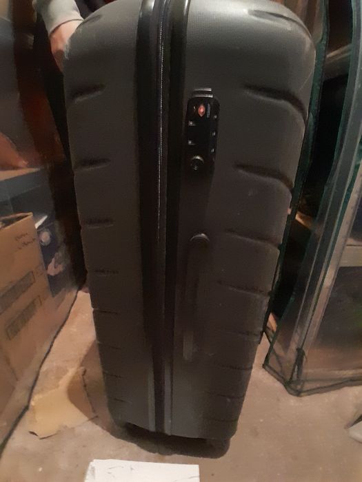 Голям  пътнически  куфар  rock с колелца