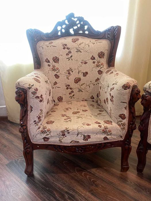 Диван Антикварный для гостиной