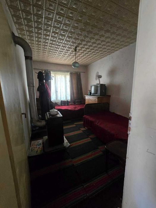 Продава се имот в с. Староселци, обл. Плевен 1 декар двор, две къщи, лятна кухня и селскостопански постройки