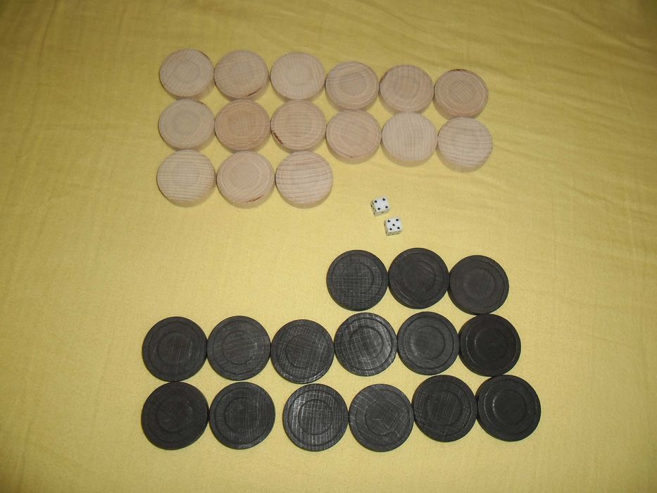 Puluri Table mari lemn cu zaruri de plastic anii 80 noi