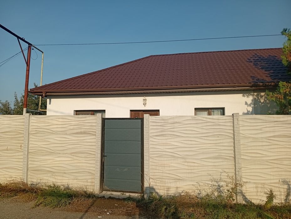 Închiriez casă !