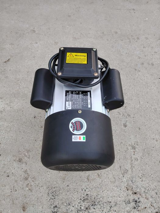 Motor electric 5.5 kw ptr elevator de la 380v la 220v