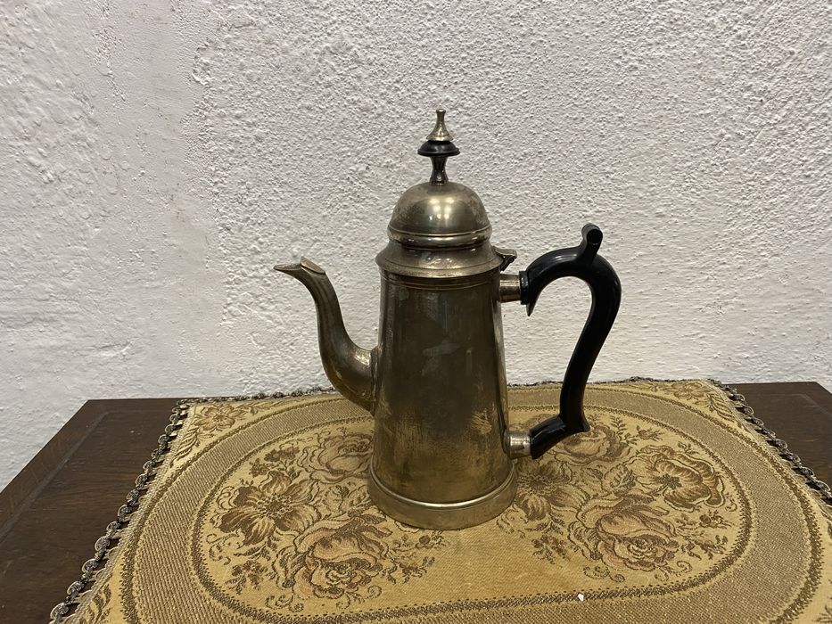 Английски чайник с дълбоко постребряване