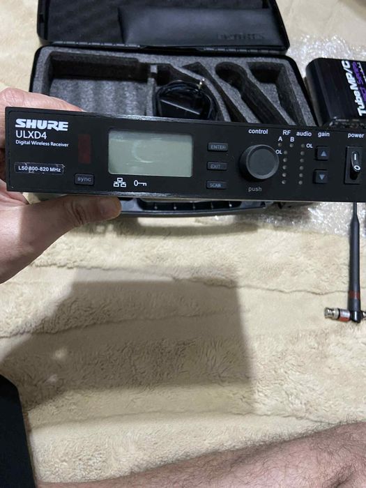 Microfon ULX D2 si Compresor de voce