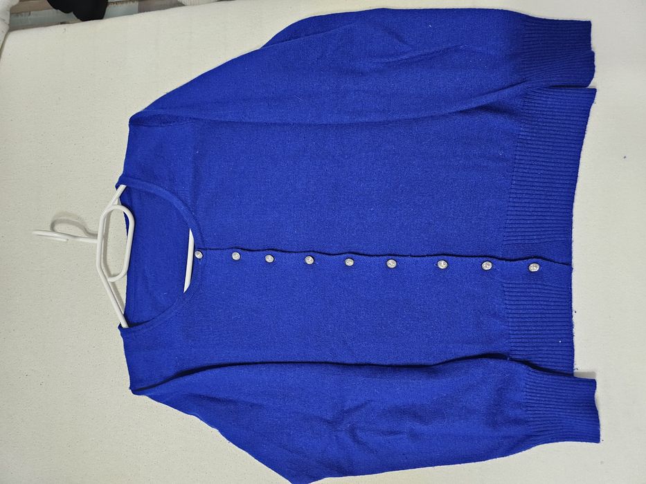 Cardigan cu nasturi bijuterie