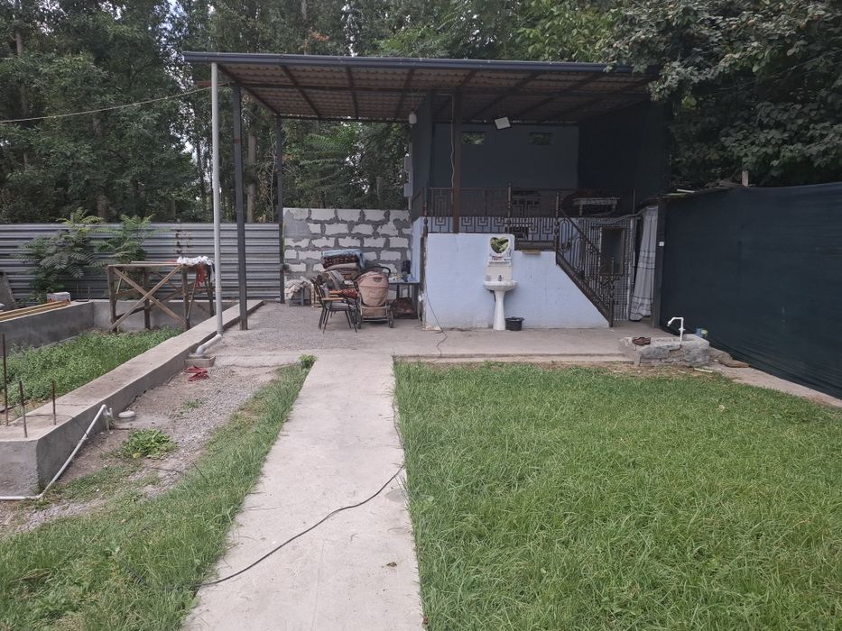 Чирчик шахарда земля  7 сотих сотилади Срочна.