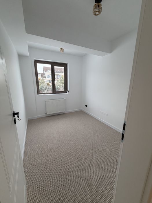 Vand ap.3cam, cu CF ,bloc nou  , in zona str. C-tin Brancusi !