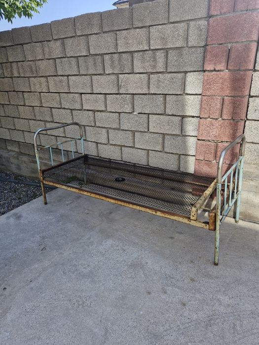 Кровать железная